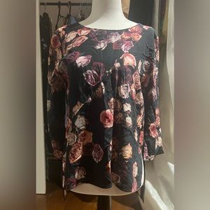 Cute flowery open back Aritzia top